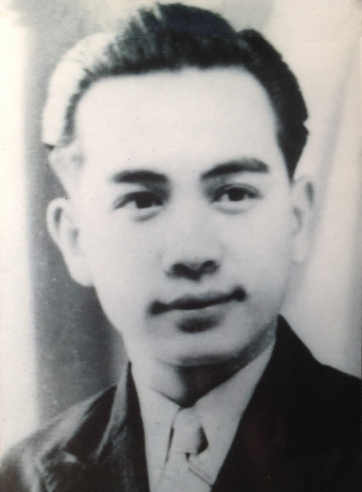 1942年，19岁的黎鑫考上国立中山大学研究院读研究生